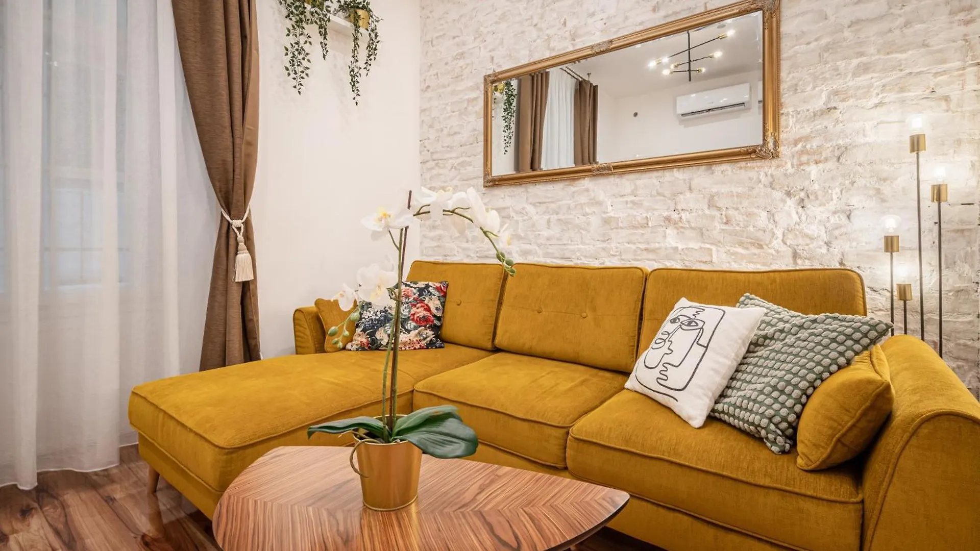 Architecture Fan'S Apartment Near Opera House Budapest