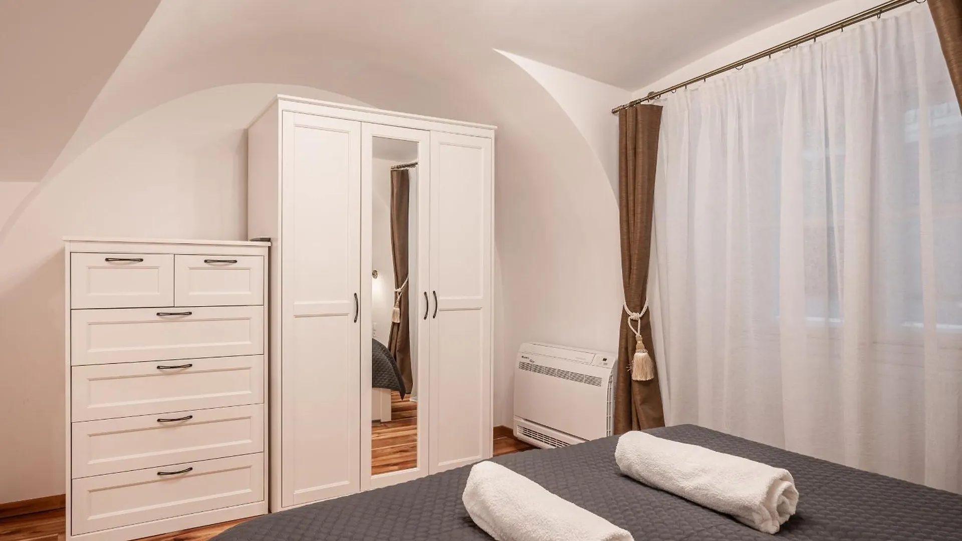 Architecture Fan'S Apartment Near Opera House Boedapest